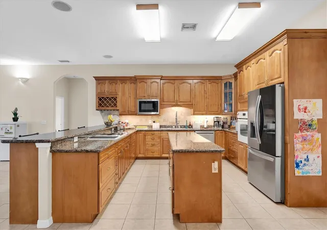 Photo 4 of Single family home for sale at 5909 Artesian Ridge Ln, Dover, FL 33527 | MLS# TB8560361 | Listing updated on 2026-10-23