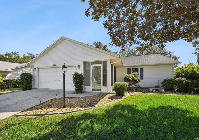 Photo 1 of Single family home for sale at 26233 Newcombe Cir, Leesburg, FL 34748 | MLS# G5119344 | Listing updated on 2026-10-30