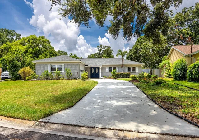 Single family home for sale at 10504 Lacera Dr, TAMPA, FL 33618 | MLS# TB8560367