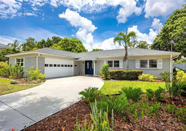 Photo 1 of Single family home for sale at 10504 Lacera Dr, Tampa, FL 33618 | MLS# TB8560367 | Listing updated on 2026-10-28