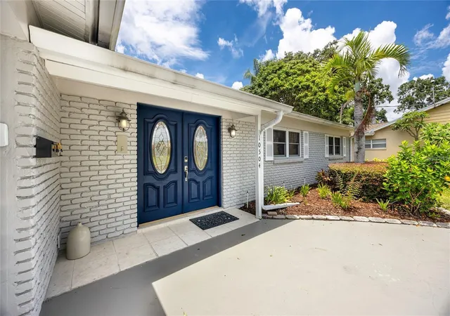 Photo 2 of Single family home for sale at 10504 Lacera Dr, Tampa, FL 33618 | MLS# TB8560367 | Listing updated on 2026-10-28