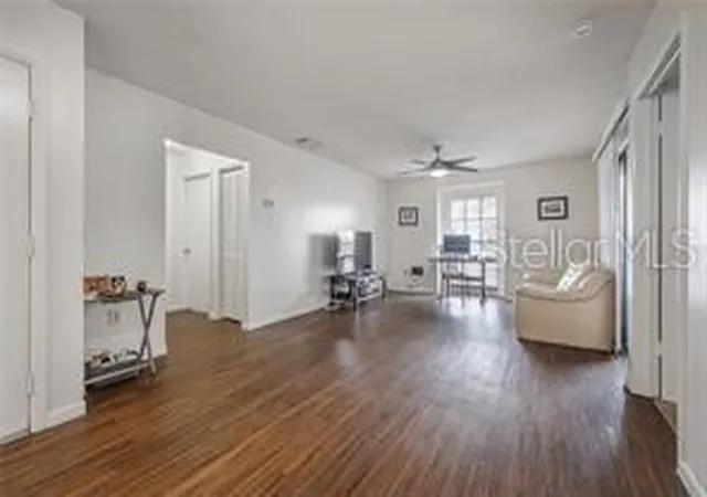 Listing Photo 5 - Condo for sale in building located at 4112 Ashford Grn Pl, TAMPA, FL 33613 - Unit #I203