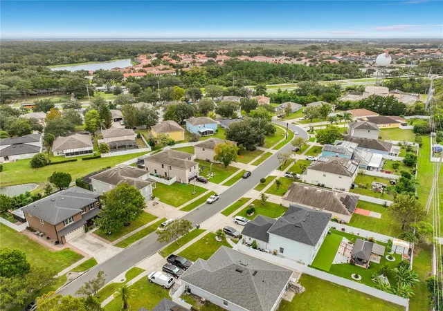 Photo 4 of Single family home for sale at 3275 Amberley Park Cir, Kissimmee, FL 34743 | MLS# S5159969 | Listing updated on 2026-10-30