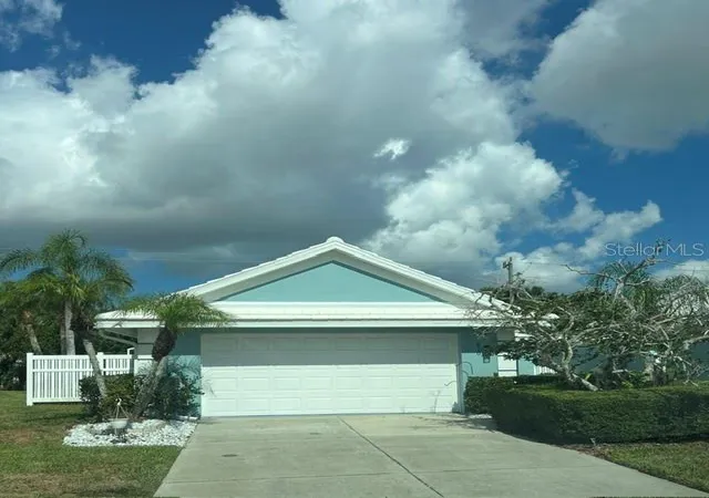 Photo 1 of Single family home for sale at 810 Harrington Lake Dr N #85, Venice, FL 34293 | MLS# TB8560388 | Listing updated on 2026-10-28