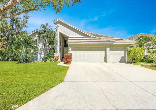 Single family home for sale at 1101 Darlington Oak Dr NE, Saint Petersburg, FL 33703 | MLS# TB8560394