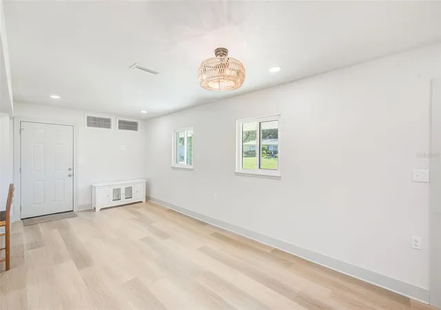 Photo 4 of Single family home for sale at 362 Gatewood Dr, Largo, FL 33770 | MLS# TB8560403 | Listing updated on 2026-10-28