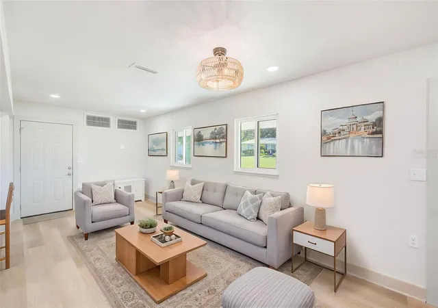 Photo 3 of Single family home for sale at 362 Gatewood Dr, Largo, FL 33770 | MLS# TB8560403 | Listing updated on 2026-10-28