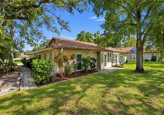 Photo 1 of Condo for sale at 2612 51st Avenue W, Bradenton, FL 34207 | MLS# OM734468 | Listing updated on 2026-10-22