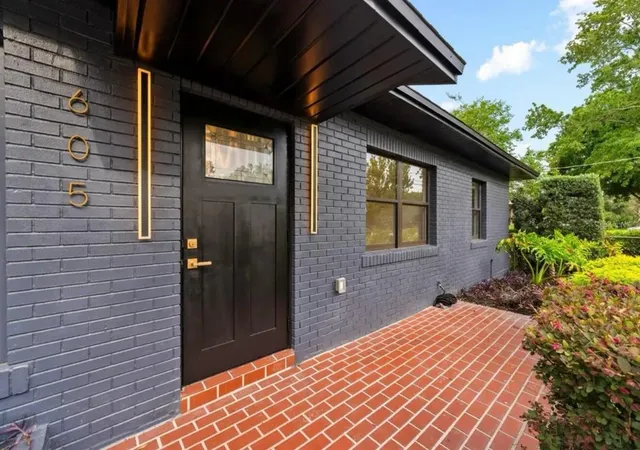 Photo 2 of Single family home for sale at 605 N Woodlynne Ave, Tampa, FL 33609 | MLS# O6451761 | Listing updated on 2026-10-31