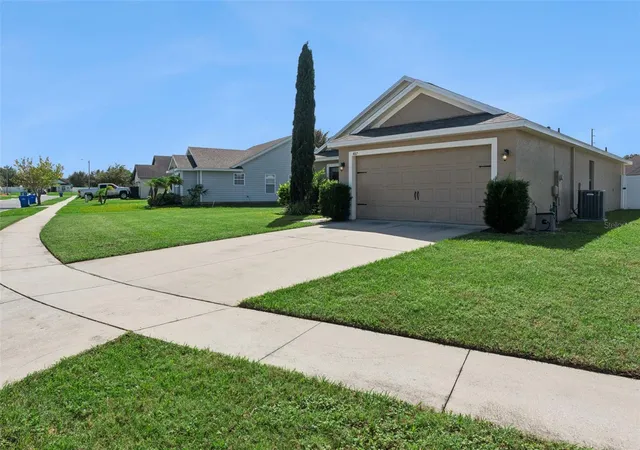 Photo 3 of Single family home for sale at 487 Ocho Rios Ave, Tavares, FL 32778 | MLS# O6451773 | Listing updated on 2026-10-23