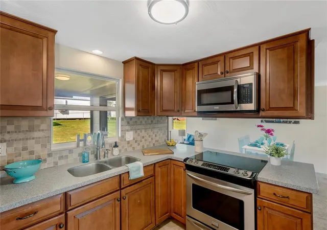 Photo 1 of Single family home for sale at 13812 Meadow Oaks Dr, Dover, FL 33527 | MLS# TB8560419 | Listing updated on 2026-10-29