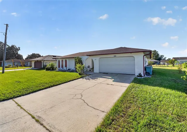 Photo 2 of Single family home for sale at 816 Alpine Ct, Kissimmee, FL 34758 | MLS# L4965957 | Listing updated on 2026-10-26