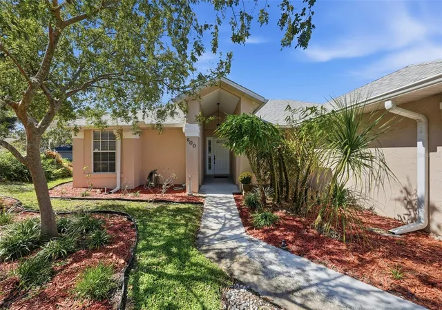 Photo 1 of Single family home for sale at 600 Huron Pl, Mount Dora, FL 32757 | MLS# O6451778 | Listing updated on 2026-10-30