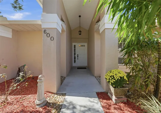 Photo 4 of Single family home for sale at 600 Huron Pl, Mount Dora, FL 32757 | MLS# O6451778 | Listing updated on 2026-10-30