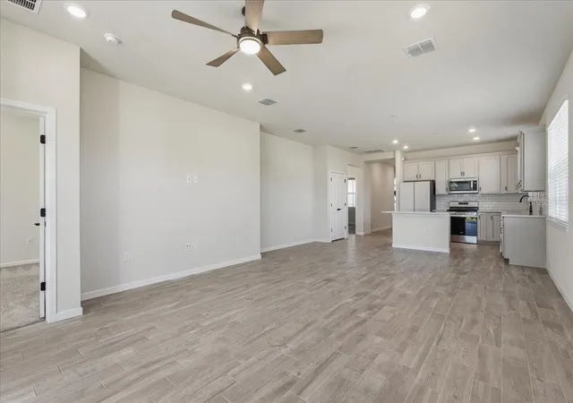 Photo 4 of House for sale at 13537 Splashing Isla Dr, Winter Garden, FL 34787 | MLS# TB8560424 | Listing updated on 2026-10-27