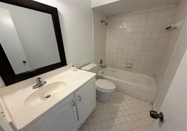 Photo 4 of Condo for sale at 5225 Via Hacienda Cir #B114, Orlando, FL 32839 | MLS# O6451785 | Listing updated on 2026-10-22