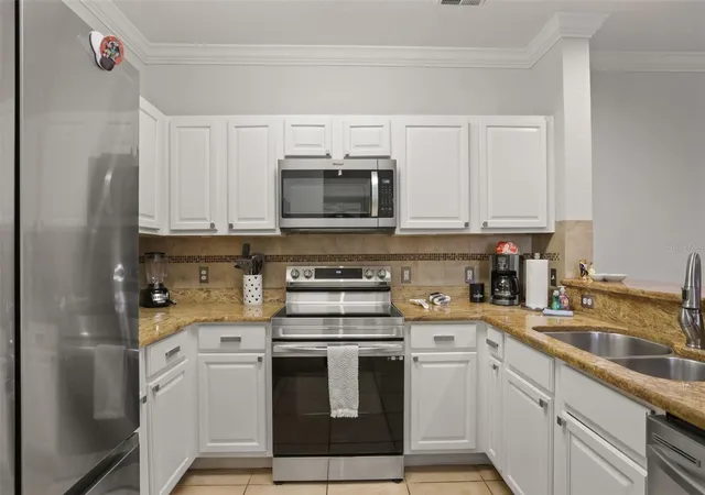 Listing Photo 2 - Condo for sale in building located at 1371 Tuscan Ter, Davenport, FL 33896 - Unit #3404