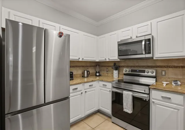 Listing Photo 3 - Condo for sale in building located at 1371 Tuscan Ter, Davenport, FL 33896 - Unit #3404