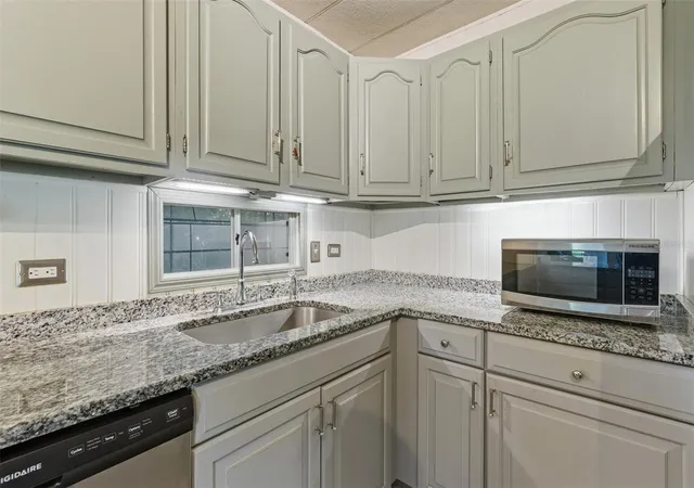 Photo 4 of Manufactured home for sale at 6147 Ridgewood Dr, Zephyrhills, FL 33542 | MLS# TB8560430 | Listing updated on 2026-10-22