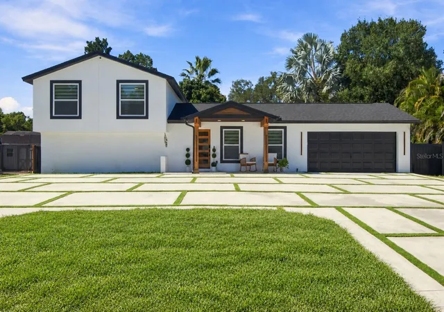 Single family home for sale at 13824 Cherry Brk Ln, TAMPA, FL 33618 | MLS# TB8560441