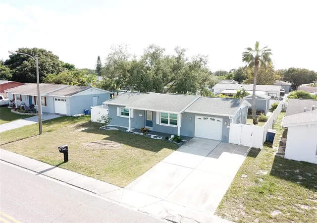 Photo 4 of Single family home for sale at 8630 Fox Holw Dr, Port Richey, FL 34668 | MLS# TB8560443 | Listing updated on 2026-10-23