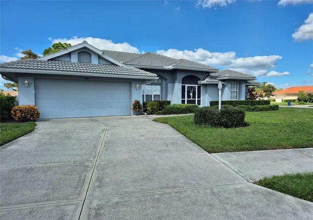 Photo 2 of Single family home for sale at 5065 Whitestone Dr, Venice, FL 34293 | MLS# A4710443 | Listing updated on 2026-10-22