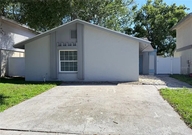 Photo 2 of Single family home for sale at 10309 Parkcrest Dr, Tampa, FL 33624 | MLS# S5159981 | Listing updated on 2026-10-24