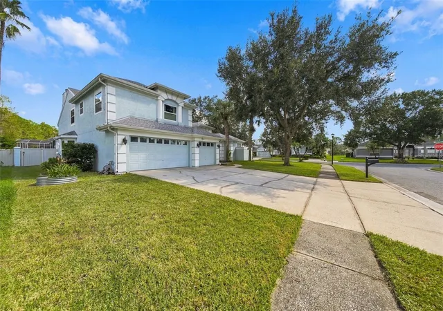 Photo 2 of Single family home for sale at 4901 Sudbury Ct, Orlando, FL 32826 | MLS# O6451815 | Listing updated on 2026-10-23