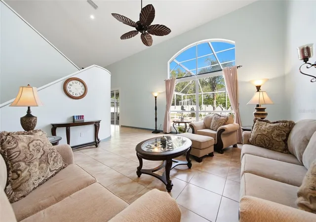 Photo 4 of Single family home for sale at 4901 Sudbury Ct, Orlando, FL 32826 | MLS# O6451815 | Listing updated on 2026-10-23