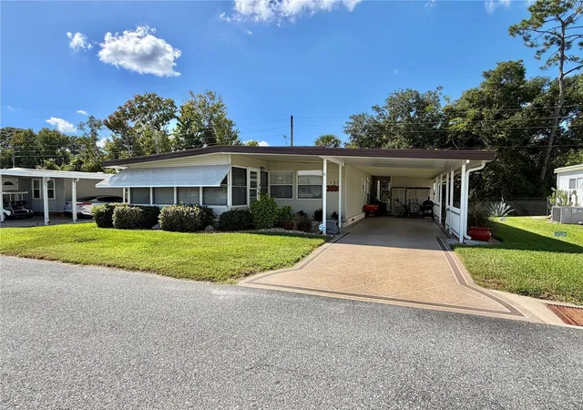Manufactured home for sale at 131 Bougainvillea Dr, LEESBURG, FL 34748 | MLS# G5119353