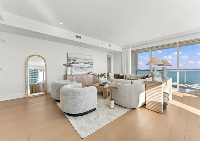 Photo 4 of Condo for sale at 2910 W Barcelona St #904, Tampa, FL 33629 | MLS# TB8560467 | Listing updated on 2026-10-23