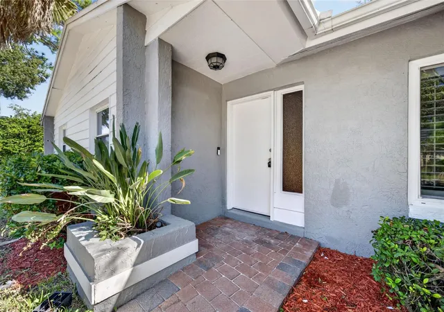 Photo 1 of Single family home for sale at 326 Coble Dr, Longwood, FL 32779 | MLS# O6451831 | Listing updated on 2026-10-23