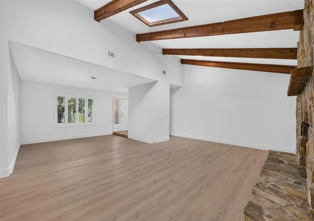 Photo 4 of Single family home for sale at 326 Coble Dr, Longwood, FL 32779 | MLS# O6451831 | Listing updated on 2026-10-23