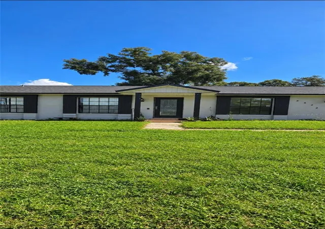 Photo 1 of Single family home for sale at 2822 Roundabout Ln, Orlando, FL 32818 | MLS# O6451844 | Listing updated on 2026-10-22