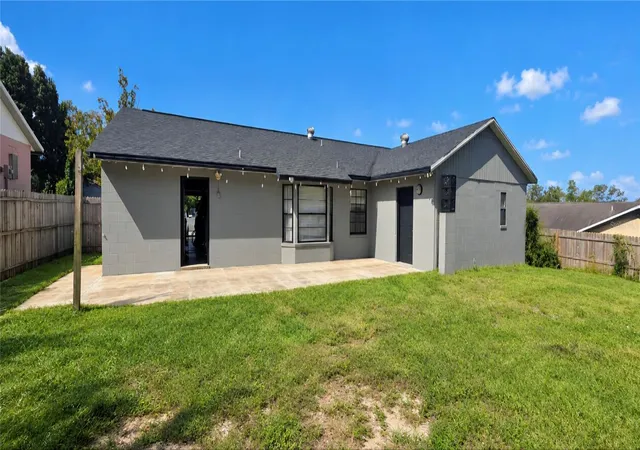 Photo 2 of Single family home for sale at 2822 Roundabout Ln, Orlando, FL 32818 | MLS# O6451844 | Listing updated on 2026-10-22