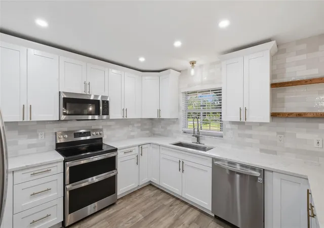 Photo 3 of Single family home for sale at 11711 Messler Rd, Gibsonton, FL 33534 | MLS# TB8560476 | Listing updated on 2026-10-23