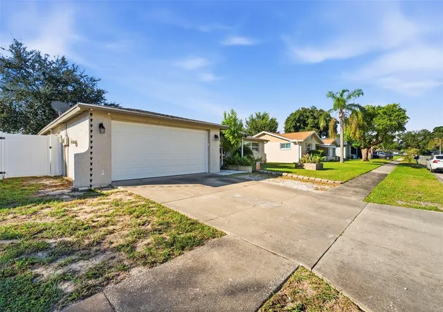 Photo 4 of Single family home for sale at 6703 Ranchwood Loop, New Port Richey, FL 34653 | MLS# W7890535 | Listing updated on 2026-10-23
