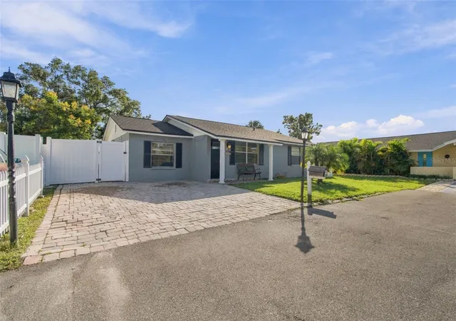 Photo 3 of Single family home for sale at 10118 Wheatley Hills Ct, Tampa, FL 33615 | MLS# TB8560489 | Listing updated on 2026-10-23