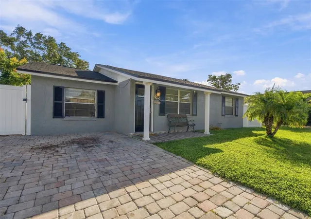Photo 4 of Single family home for sale at 10118 Wheatley Hills Ct, Tampa, FL 33615 | MLS# TB8560489 | Listing updated on 2026-10-23