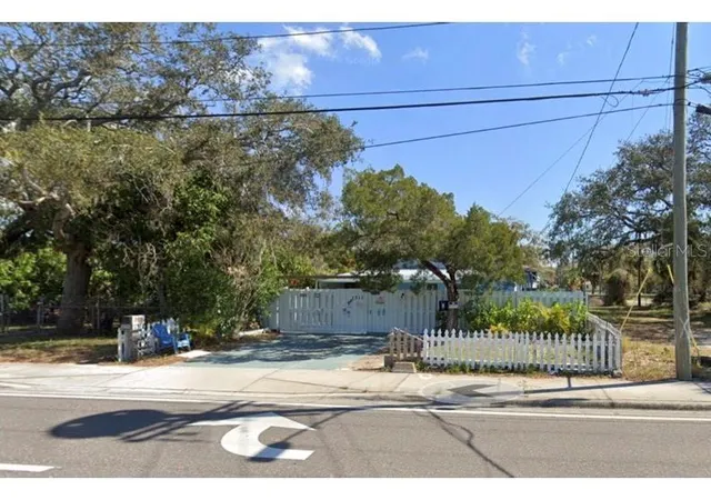 Single family home for sale at 1311 N Myrtle Ave, CLEARWATER, FL 33755 | MLS# G5119363