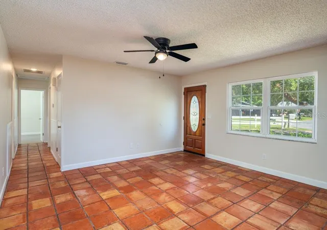 Photo 2 of Single family home for sale at 525 S Tangerine Ct, Eagle Lake, FL 33839 | MLS# L4965962 | Listing updated on 2026-10-28