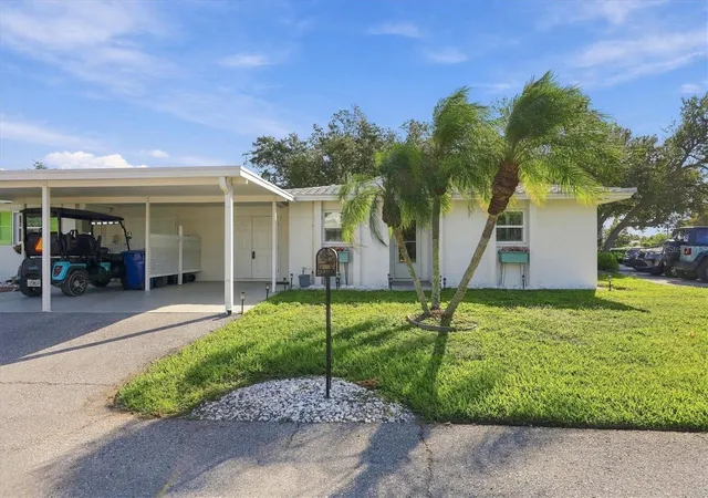 Photo 3 of Condo for sale at 111 Clipper Way #111, Nokomis, FL 34275 | MLS# A4710471 | Listing updated on 2026-10-28