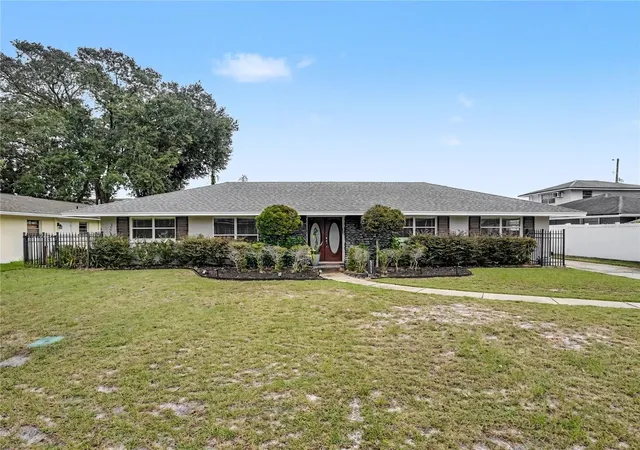 Photo 1 of Single family home for sale at 5111 Darden Ave, Belle Isle, FL 32812 | MLS# O6451878 | Listing updated on 2026-10-23