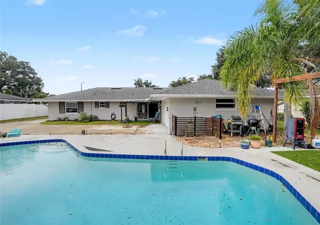 Photo 3 of Single family home for sale at 5111 Darden Ave, Belle Isle, FL 32812 | MLS# O6451878 | Listing updated on 2026-10-23
