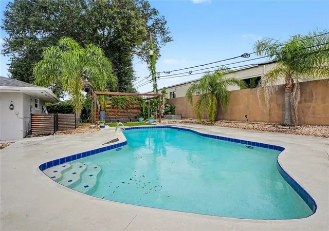 Photo 4 of Single family home for sale at 5111 Darden Ave, Belle Isle, FL 32812 | MLS# O6451878 | Listing updated on 2026-10-23