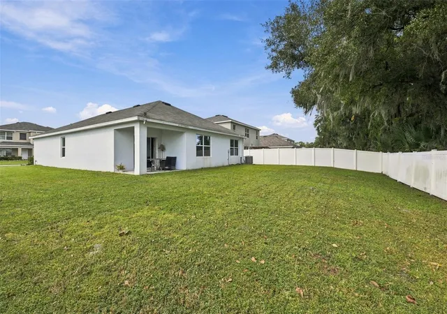 Photo 3 of Single family home for sale at 1702 Johnson Pointe Dr, Plant City, FL 33566 | MLS# TB8560519 | Listing updated on 2026-10-23