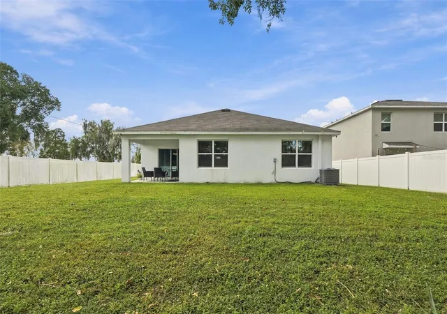 Photo 4 of Single family home for sale at 1702 Johnson Pointe Dr, Plant City, FL 33566 | MLS# TB8560519 | Listing updated on 2026-10-23