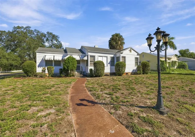 Photo 2 of Sale Pending at 3817 W N A St, Tampa, FL 33609 | MLS# TB8560536 | Listing updated on 2026-10-29