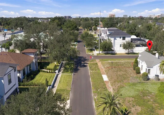 Photo 3 of Sale Pending at 3817 W N A St, Tampa, FL 33609 | MLS# TB8560536 | Listing updated on 2026-10-29