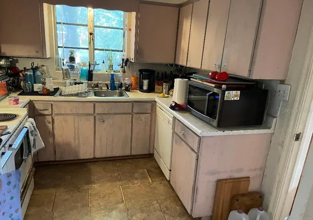 Photo 4 of Single family home for sale at 1305 NE 7th Terrace, Gainesville, FL 32601 | MLS# GC544371 | Listing updated on 2026-10-23